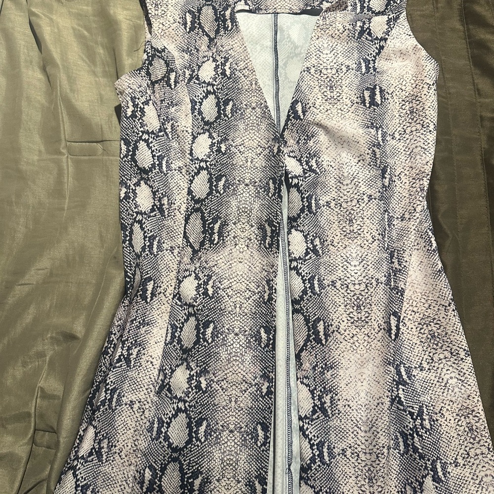SHEIN Patterned Sleeveless Top
